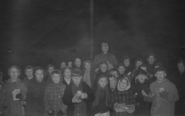 carol singers Wedmore Rd 1